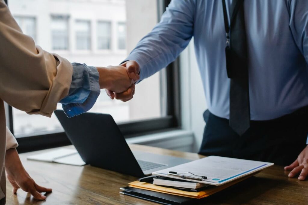 O que é postura profissional? Entenda a importância para empresa
