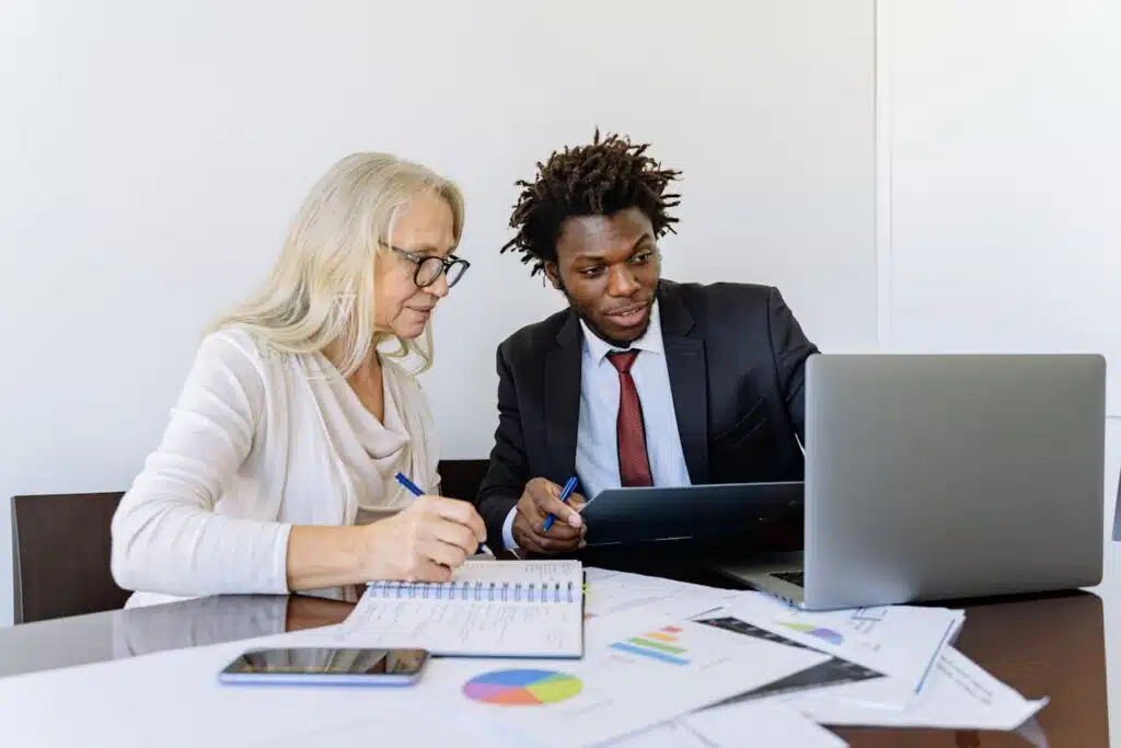 Quais os benefícios de uma plataforma de treinamento no setor de seguros?